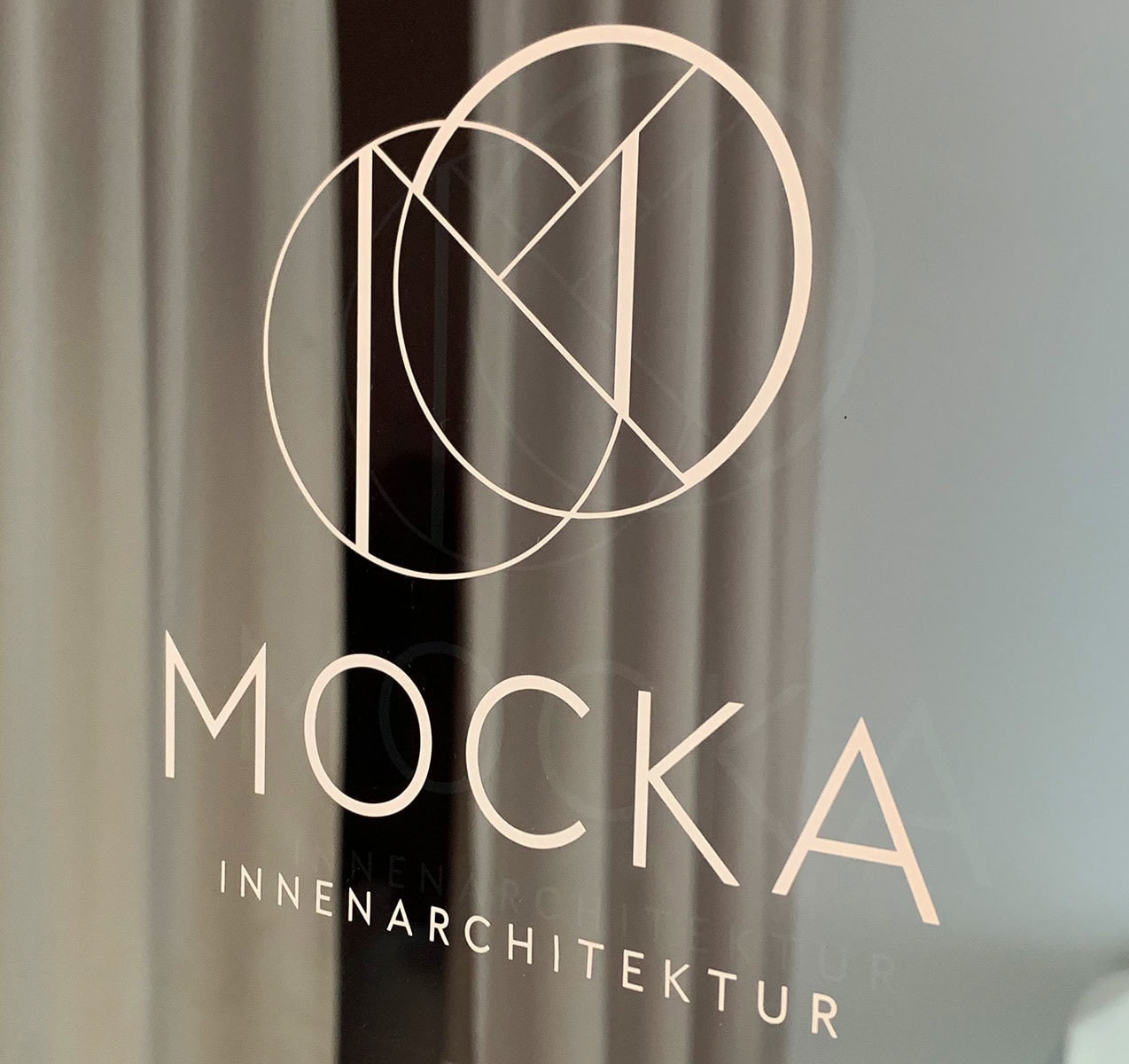 Glas Mocka 2 FRONT